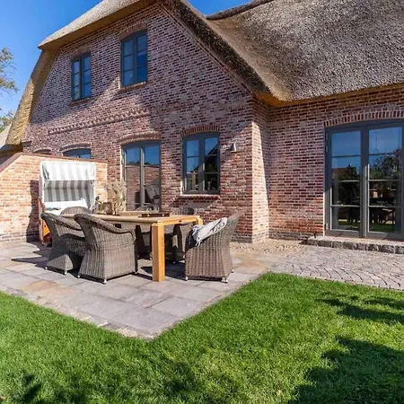 Reetdachhaus Gaia & Ganymed Reetdachhaus Gaia 度假居 *